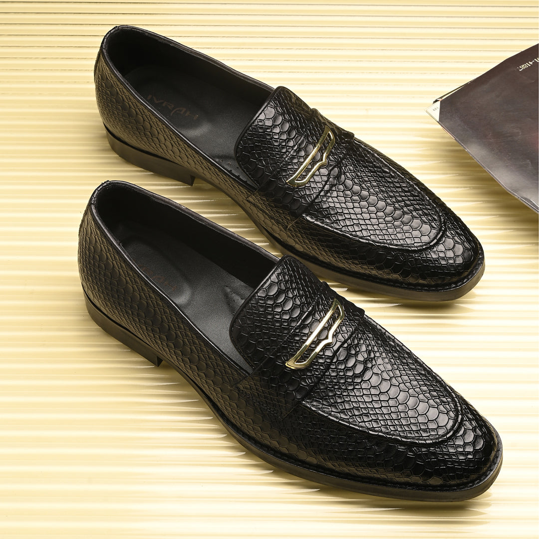 NADE THE BLACK SLIP ON