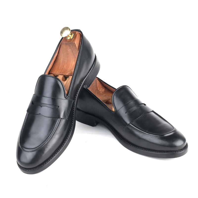 LOAKE THE BLACK SLIP-ON