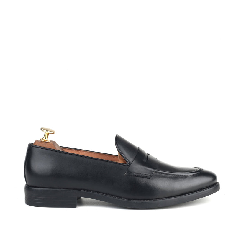 LOAKE THE BLACK SLIP-ON